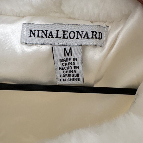 Girls Fur Cape - Picture 3 of 8